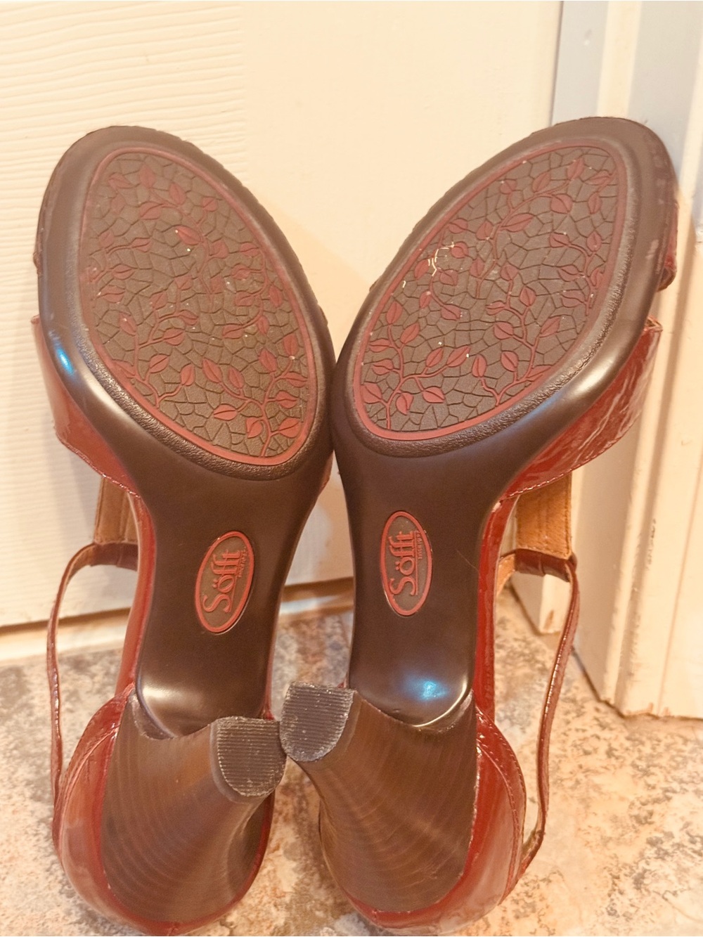 Rich, Vibrant, Sofft Burgundy Patent T-Strap Peep-Toe Heels! - Picture 14 of 15